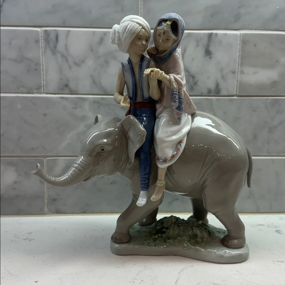 Lladro Indian Hindu Children on Elephant Figurine - Picture 2 of 7